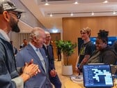 Tim Cook 与 King Charles III 在位于 Battersea Power Station 的 Apple 总部