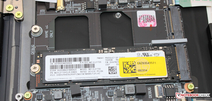 这款笔记本电脑可以容纳两个PCIe 4固态硬盘。