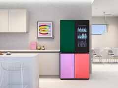 带有MoodUP的LG InstaView冰箱有LED面板来改变冰箱门的颜色。 (图片来源: LG)