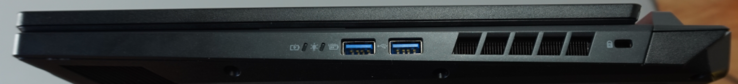 右边的端口：2 x USB-A (10 Gbit/s), Kensington锁