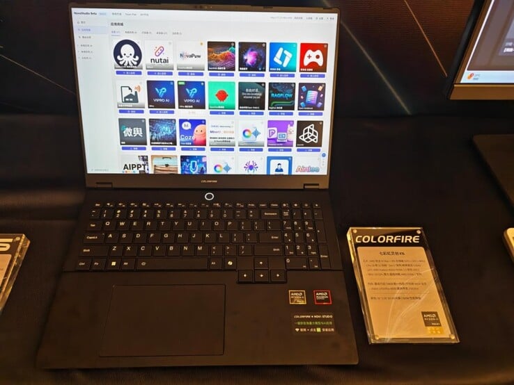 Colorful在中国举办的AMD活动中展示了其搭载Strix Point平台的凌创K16游戏笔记本电脑。