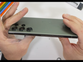 S23 Ultra经历了一次弯曲测试。(来源：JerryRigEverything通过YouTube) 
