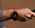 Amazfit 的 Active 2 智能手表(图中圆形)正在接受 6.7.0.1 更新。(图片来源:Amazfit)
