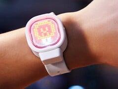 Godox的点阵显示屏还可以作为腕带佩戴。