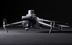 Mavic 3M包含五个摄像头和几个先进的传感器。(图片来源: DJI)