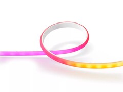 传闻中的飞利浦 Hue COB 灯条可能比老款 Hue Ambiance Gradient Lightstrip（如图）更亮。(图片来源：飞利浦 Hue）