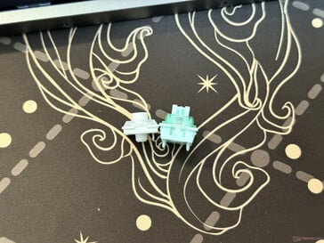 Akko Air 01 上的 Kalih 低轮廓开关