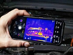 G3 Pro：配备红外热像仪的智能手机。(图片来源：AGM）