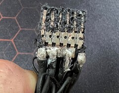 错误的电源连接器（图片来源：Igor&#039;s LAB）。