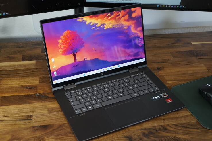 配备 OLED 显示屏的 HP Envy x360 15 AMD