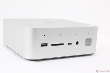 前置USB-A 3.2 Gen. 2(10 Gbps)、SD 读卡器、USB-C w/ DisplayPort(10 Gbps)、3.5 毫米耳机、支持指纹识别的电源按钮、四麦克风阵列