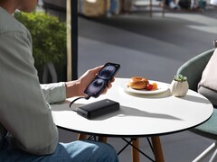 Anker 带有内置 USB-C 电缆的 Zolo 电源银行（如图）现已接受预订。(图片来源：B&H Photo）