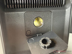 带盖汽车插座出口（侧面）