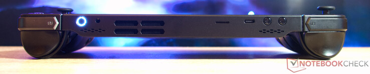 顶部：3.5 毫米耳机插孔；USB Type-C 4.0（DisplayPort 和 Power Delivery）；microSD 读卡器