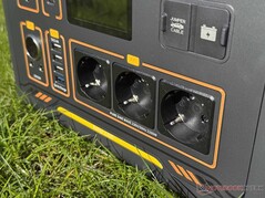 三个 230 伏插座