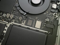基本的MacBook Pro 14只使用一个SSD芯片