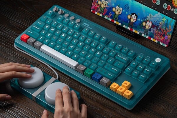 Retro 87 机械键盘 N64 版随附两个有线超级按键。