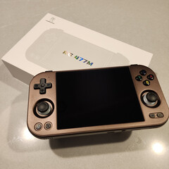 Anbernic RG477M 已在评测人员手中。(图片来源：Cary Golomb）