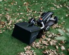 EcoFlow Blade机器人割草机还可以清扫树叶和树枝。(图片来源：EcoFlow)