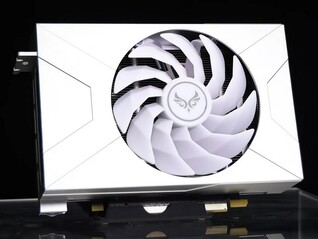 GeForce RTX 4070 Sakura Snow X 的护罩完全由铝材加工而成（图片来源：Zephyr）