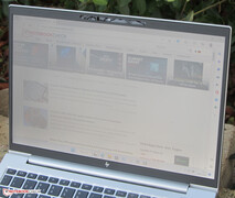 EliteBook在户外。