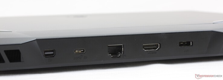 背面。Mini DP 1.4, 1x Thunderbolt 4, 2.5 Gigabit LAN, HDMI 2.0b, 电源