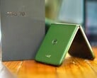 得益于全新的钛合金铰链,摩托罗拉 Razr Plus 2026 具备更高的稳定性和耐用性。
