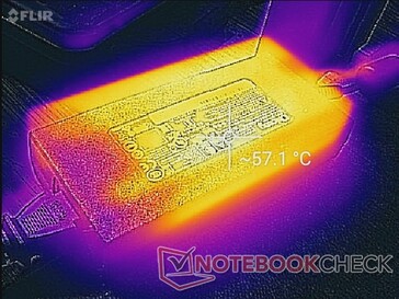 当游戏超过一个小时时，AC适配器会变得相当热，超过57℃。