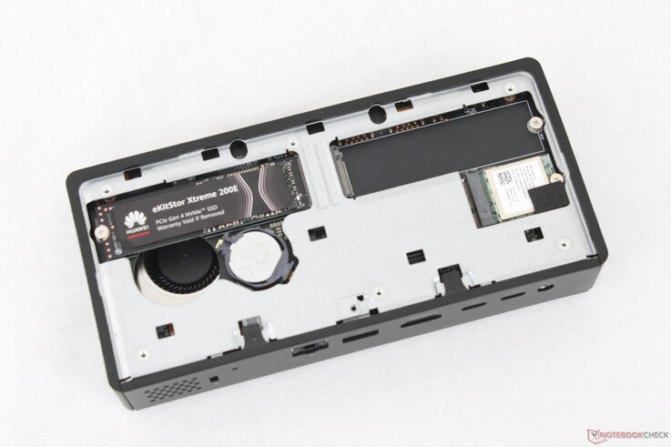 拆除绿色面板后的底面