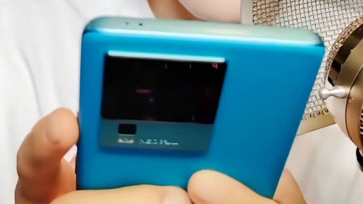 这款智能手机的摄像头驼峰看起来像vivo的旗舰机，但却有似乎是iQOO Neo的品牌。(来源：数字聊天站通过微博)