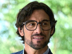 Cearvol Lyra 智能听力眼镜可同时增强听力和视力。(图片来源:Cearvol)