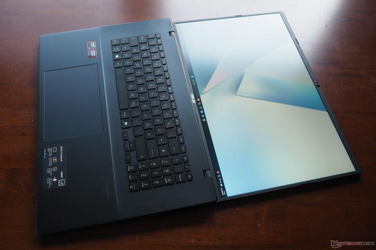 华硕 VivoBook 18