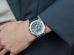 预计新款将配备闪亮的金属表壳和舒适的聚氨酯表带。 图为：G-Shock GBM-2100A）（图片来源：Casio Japan