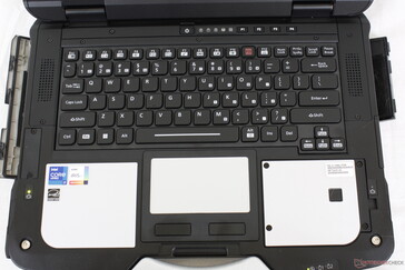 键盘布局有四个级别的白色背光。背光没有红色的选择。所有的键和符号都被照亮