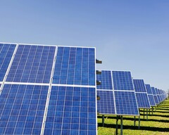 预计 2024 年美国太阳能安装量将达到 32 千兆瓦，美国太阳能行业迎来阳光灿烂的时刻（图片来源：Zbynek Burival）
