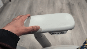 旋转 + 前后调节。