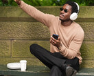 达姆森-伊德里斯（Damson Idris）佩戴索尼尚未发布的耳罩式耳机。