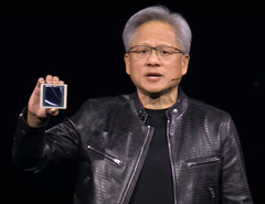 Nvidia 首席执行官黄仁勋（Jensen Huang）在 GTC 2024 大会上发布比 Hopper 快 18 倍的 Blackwell GPU。(来源：YouTube 上的 Nvidia）
