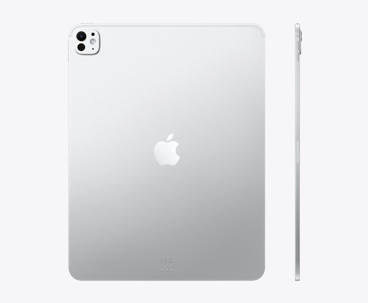 Apple 银色 iPad Pro M5 的背面和侧面图，突出显示了其纤薄的铝制设计和单镜头后置摄像头（图片来源：Apple)
