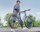 Fiido Air 是一款碳纤维电动自行车，重 13 公斤（约 28.7 磅）。 图片来源：Fiido