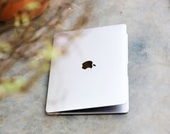 Apple 预计将很快推出配备 12.9 英寸屏幕的廉价 MacBook（图片来源：Thai Nguyen）