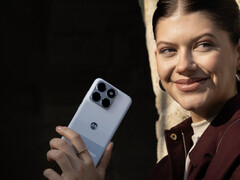 宣传图片展示了这款手机的不同配色。图：Edge 70 Fusion 的其中一张泄露图片。