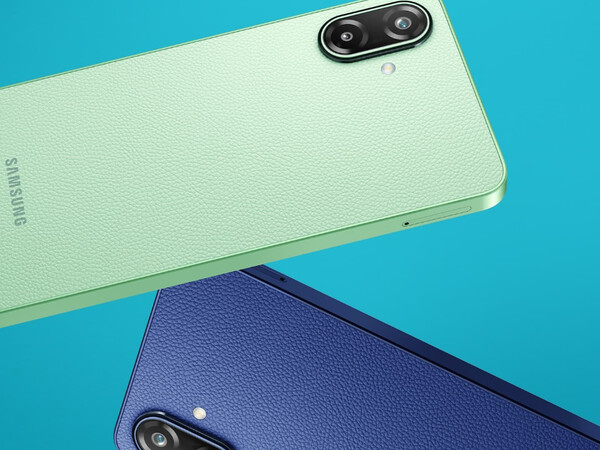 Galaxy F70e 采用皮革表面处理。