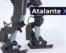 Wandercraft Atalante X 外骨骼改善了中风七年后妇女的步态。(图片来源：Wandercraft）