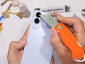 S25 Edge。(图片来源：JerryRigEverything via YouTube）