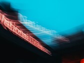 伦敦国家大剧院标志的抽象动态模糊（图片来源：Samuel Regan-Asante via Unsplash）