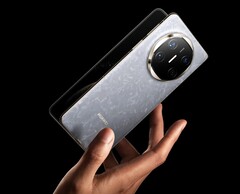 Apple 据报道，华为将于 2026 年推出首款可折叠手机，与图中的华为 Mate X6 等产品竞争。(图片来源：华为）