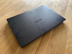铝表面很快就会留下指纹。