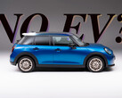 尽管人们对电动汽车的兴趣不减，但 Mini Cooper 5 Door 仍将放弃电动汽车动力系统，转而使用汽油发动机。(图片来源：Mini - 已编辑）