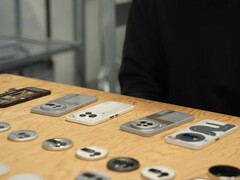 公司展示的 Nothing Phone (3a) 原型。(图片来源：Eyal-M 在 Reddit 上）